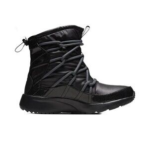 Nike Tanjun High Rise 'Triple Black' ankle boots AO0355-004